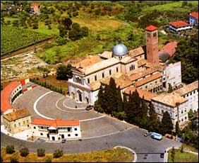 Armonioso complesso monumentale del Santuario "Madonna dei Miracoli" di Casalbordino. 