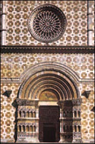 Particolare della stupenda facciata della Basilica-Santuario di Collemaggio.