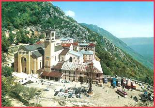 Visione panoramica del Santuario di Montevergine, situato a 1270 metri sul mare
