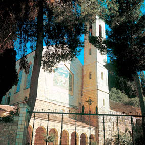 La chiesa di Ain Karim sorge per testimoniare ai pellegrini uno degli eventi pi umani e toccanti che aprono il Vangelo di Luca e che caratterizzano linizio della redenzione umana: qui Maria innalz il suo canto di lode a Dio, magnificando le grandezze da Lui compiute nellumilt della sua serva. /  Elledici / T. Chiesa